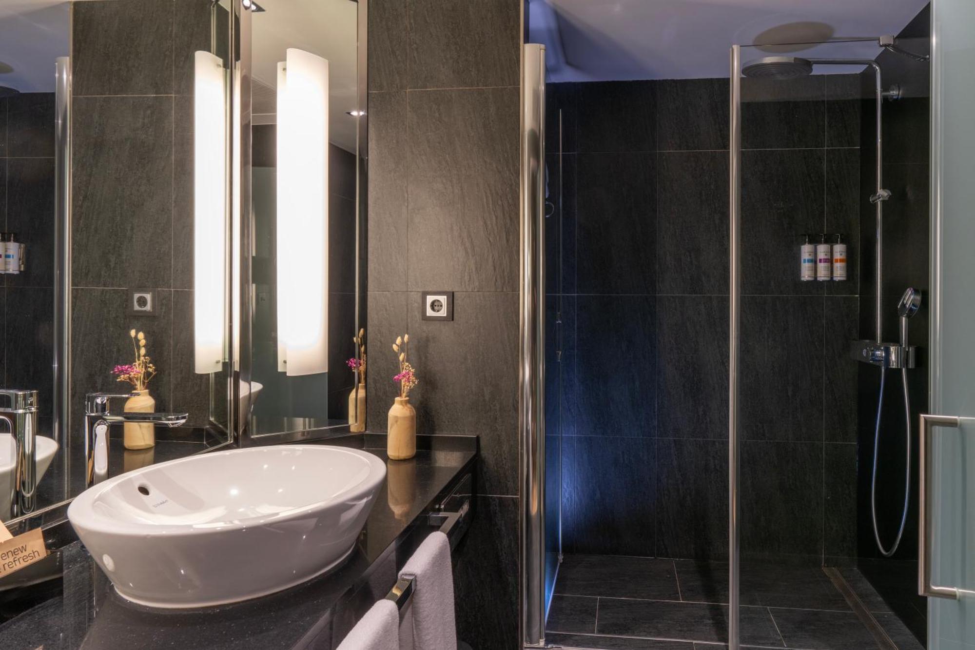 Executive Room with Queen size bed in the Deluxe Building